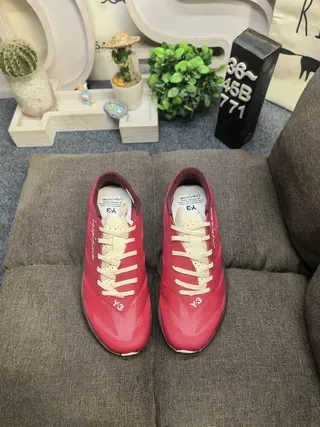 أحذية رياضية low-top شبكية أحمر وكريمي 10