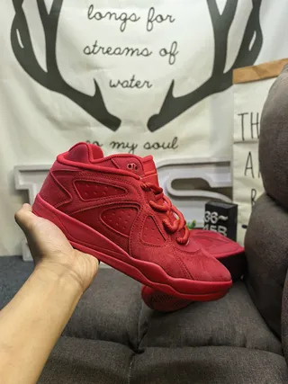 Red Monochromatic Low-Top Lifestyle Sneakers 5