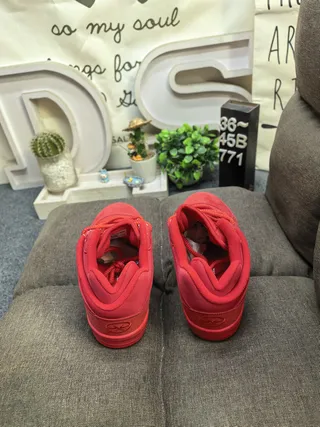 Red Monochromatic Low-Top Lifestyle Sneakers 8