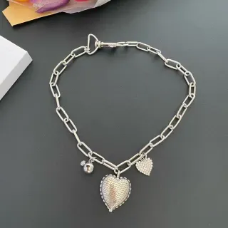 Collier chaîne chunky en argent avec pendentifs en forme de cœur