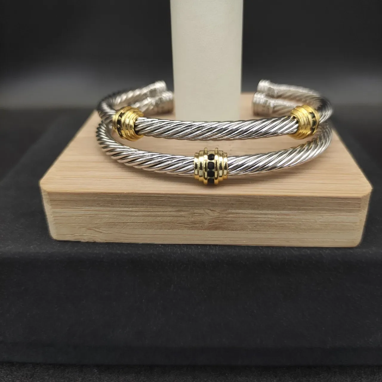 Pulseira de fio torcido aberto em prata e ouro 4