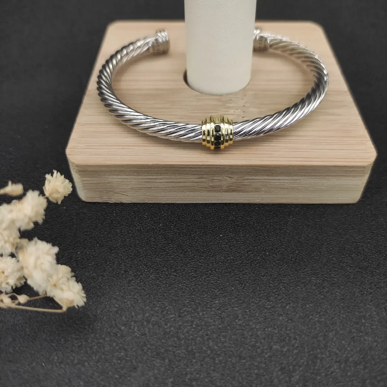Pulseira de fio torcido aberto em prata e ouro 5