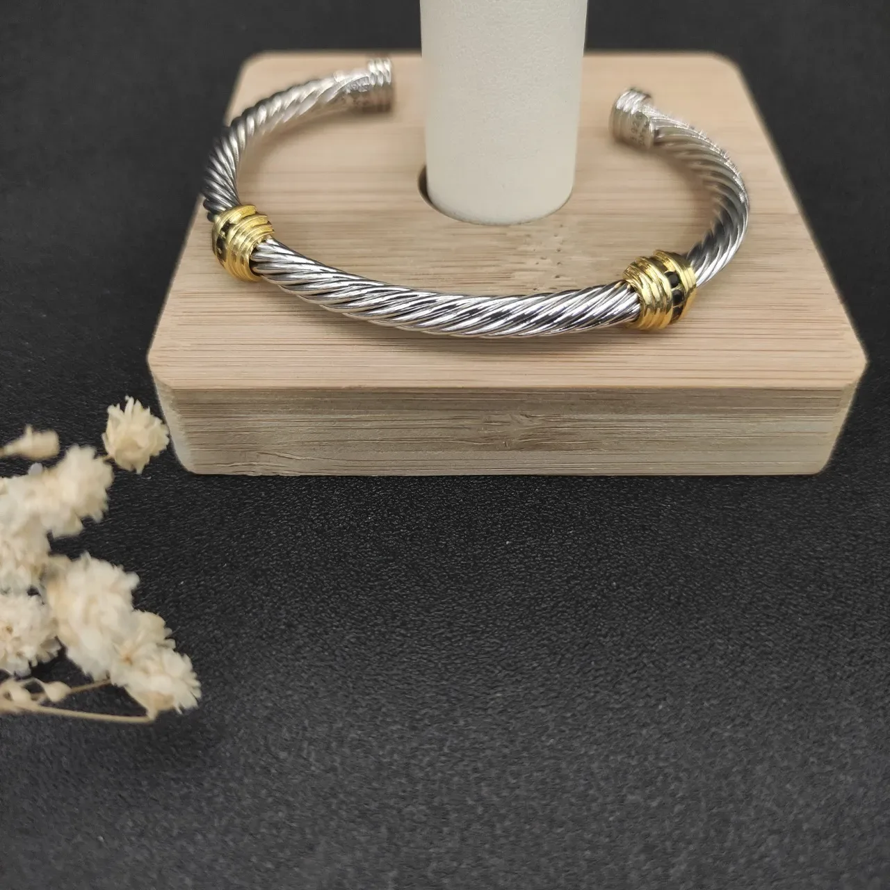 Pulseira de fio torcido aberto em prata e ouro 6