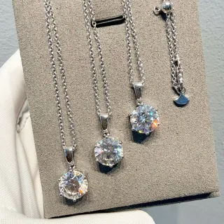 Colliers pendentifs ronds de ton argent avec solitaire