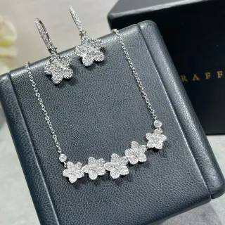 রূপালী স্বচ্ছ পাভে-সেট ফুলের মোটিফ ধাতব হার