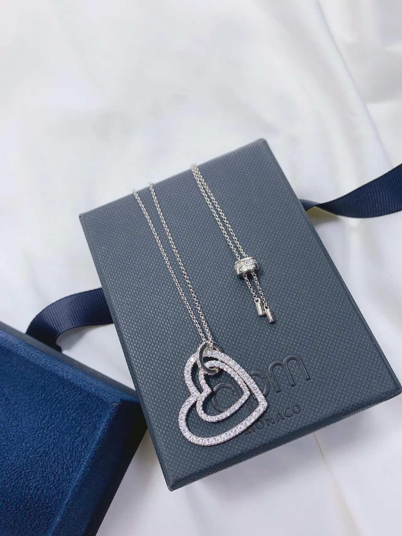 Collier pendentif en forme de cœur de diamants pavé argent blanc à double contour 3