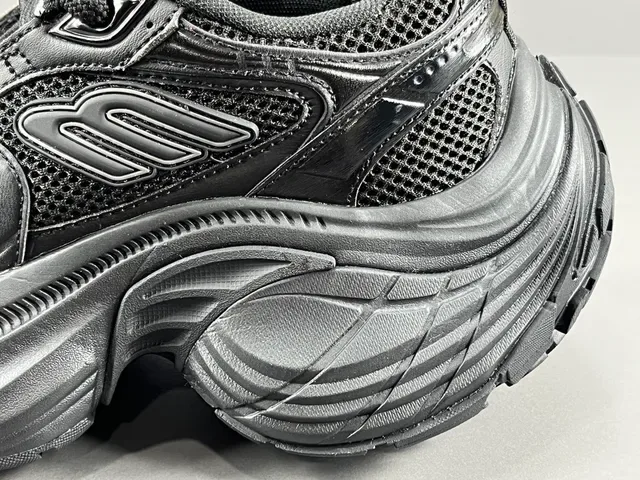 Skechers Black Monochrome Oversized Wavy Sole Chunky Sneakers 7