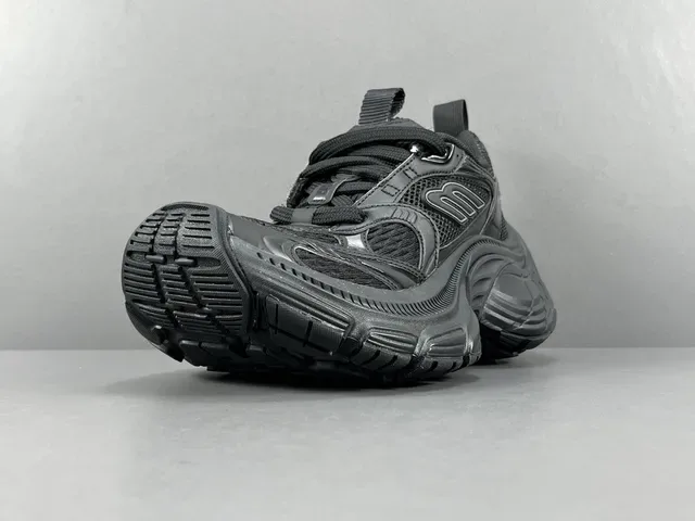 Skechers Black Monochrome Oversized Wavy Sole Chunky Sneakers 15