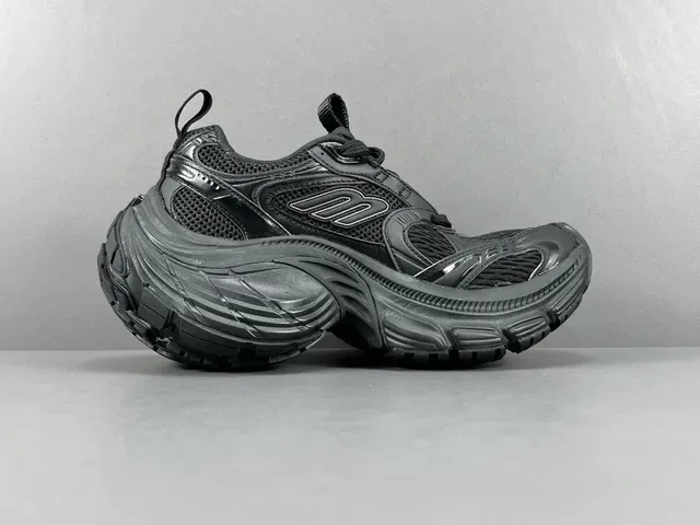 Skechers Black Monochrome Oversized Wavy Sole Chunky Sneakers 18