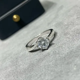 Solitaire Round Brilliant Pavé Shoulder Twist Shank Ring