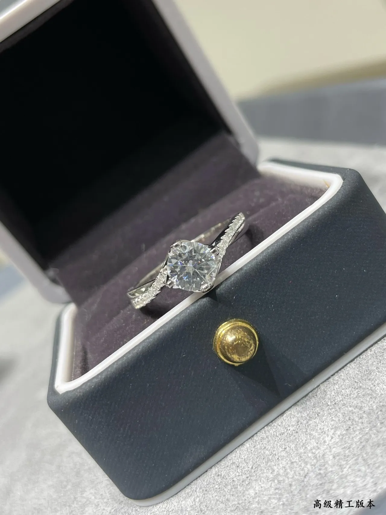 Solitaire Round Brilliant Pavé Shoulder Twist Shank Ring 7