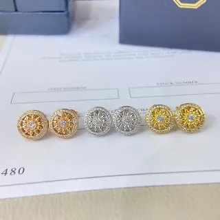 Brincos de perno com motivo solburst pavé halo stud