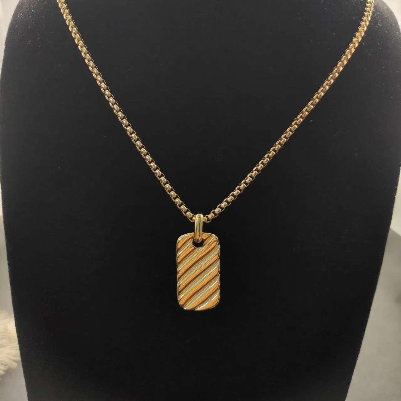 Twisted Rope Texture Gold Rectangular Dog-Tag Pendant Necklace 9