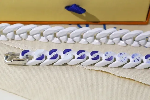 White and Blue Two-Tone Curb-Link Chain Necklace 3