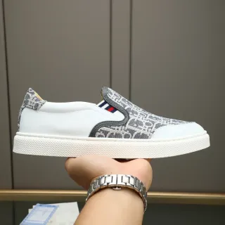 Chaussures lifestyle slip-on blanches et grises avec impression monogram