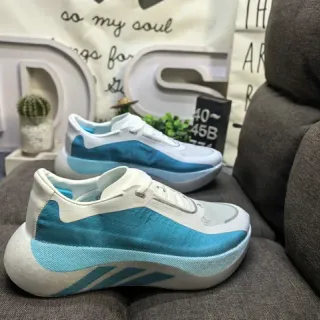Zapatillas lifestyle de color bloque blanco y turquesa low top