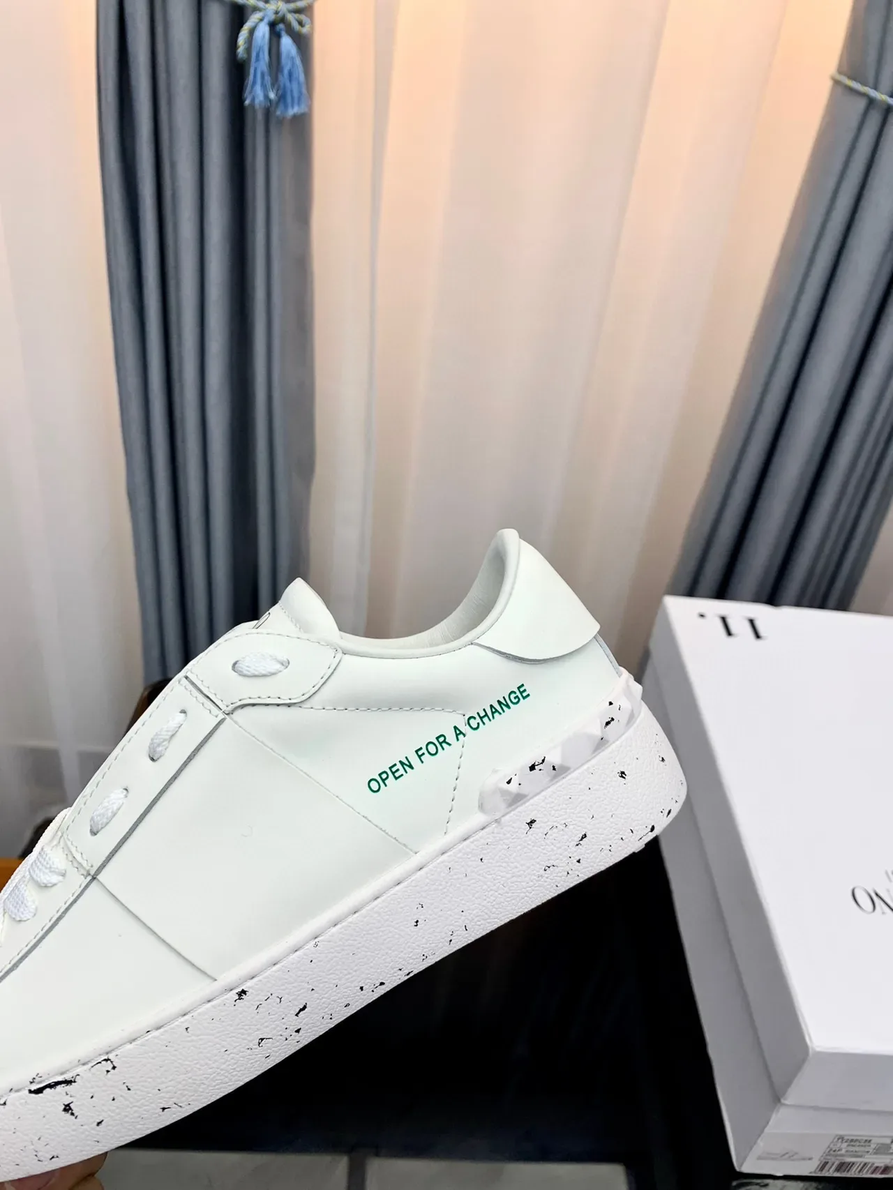 White Green Low-Top Leather-Like Upper Sneakers 3