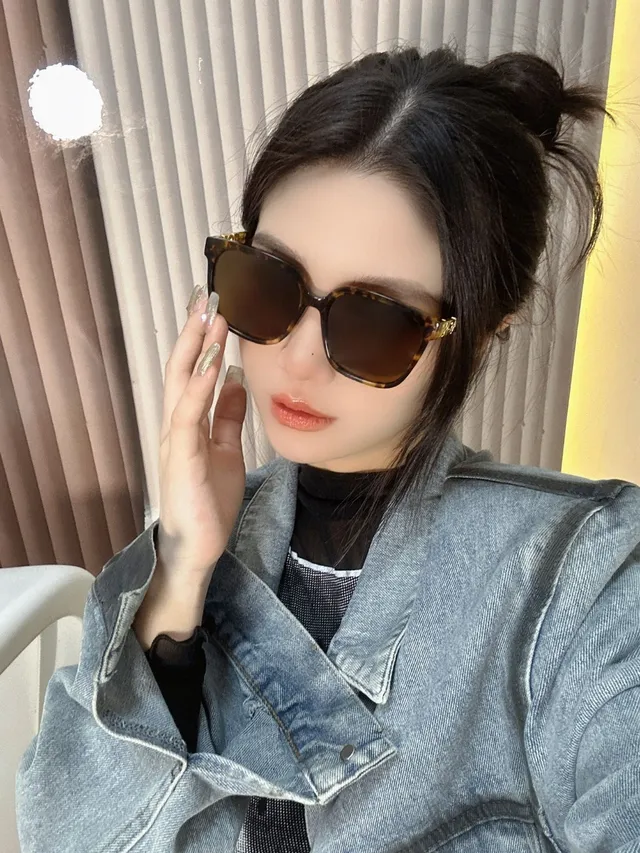 Gentle Monster Lunettes de soleil oversize carrées noires 4