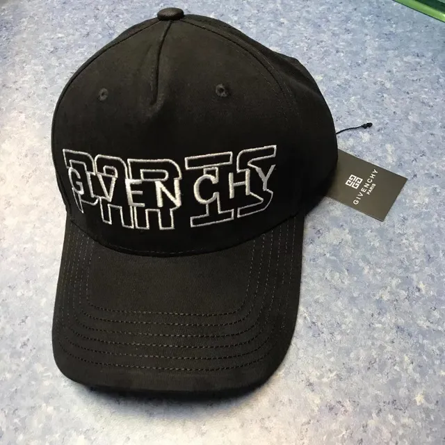 Givenchy लॉगो सिलाई काला बेसबॉल कैप 4