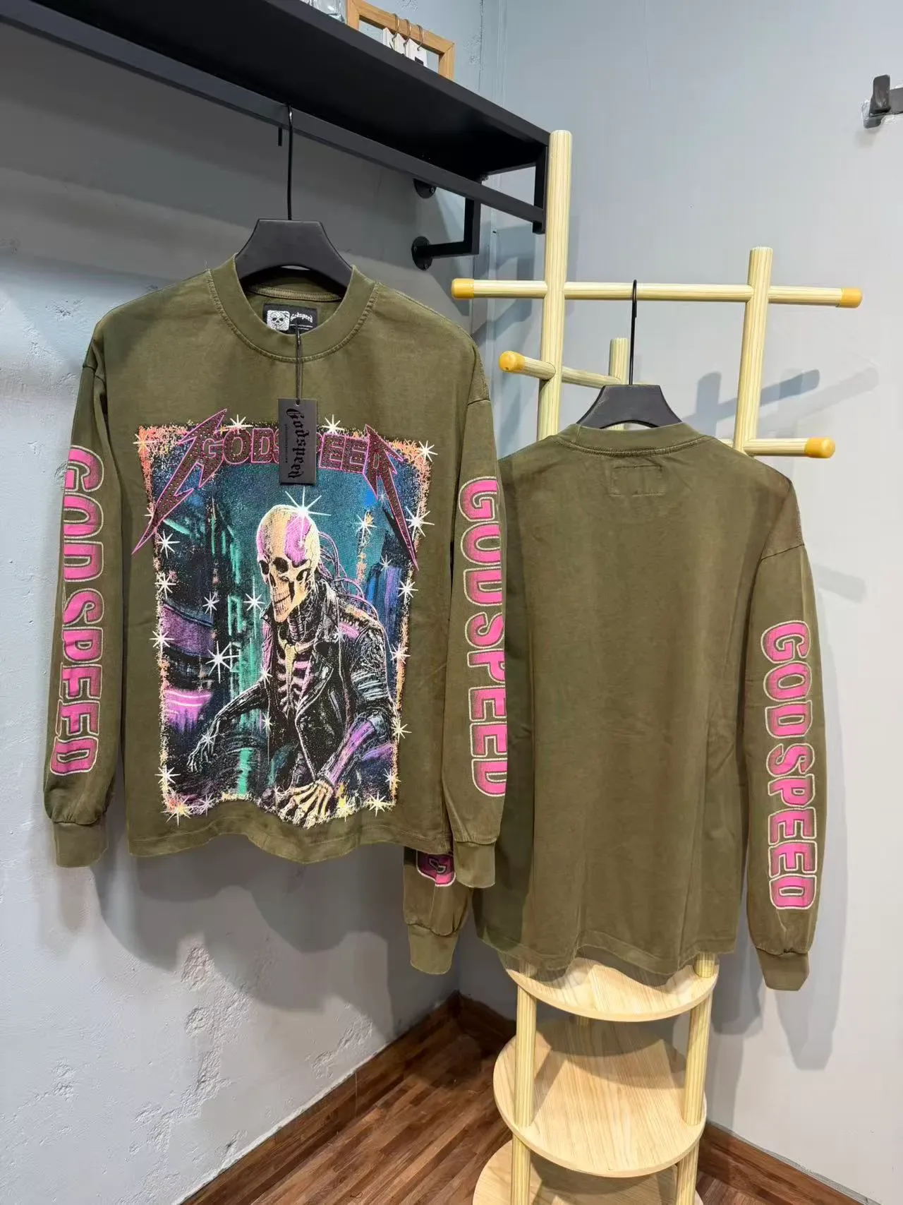 Camiseta Godspeed manga longa gola redonda estampa gráfica 12