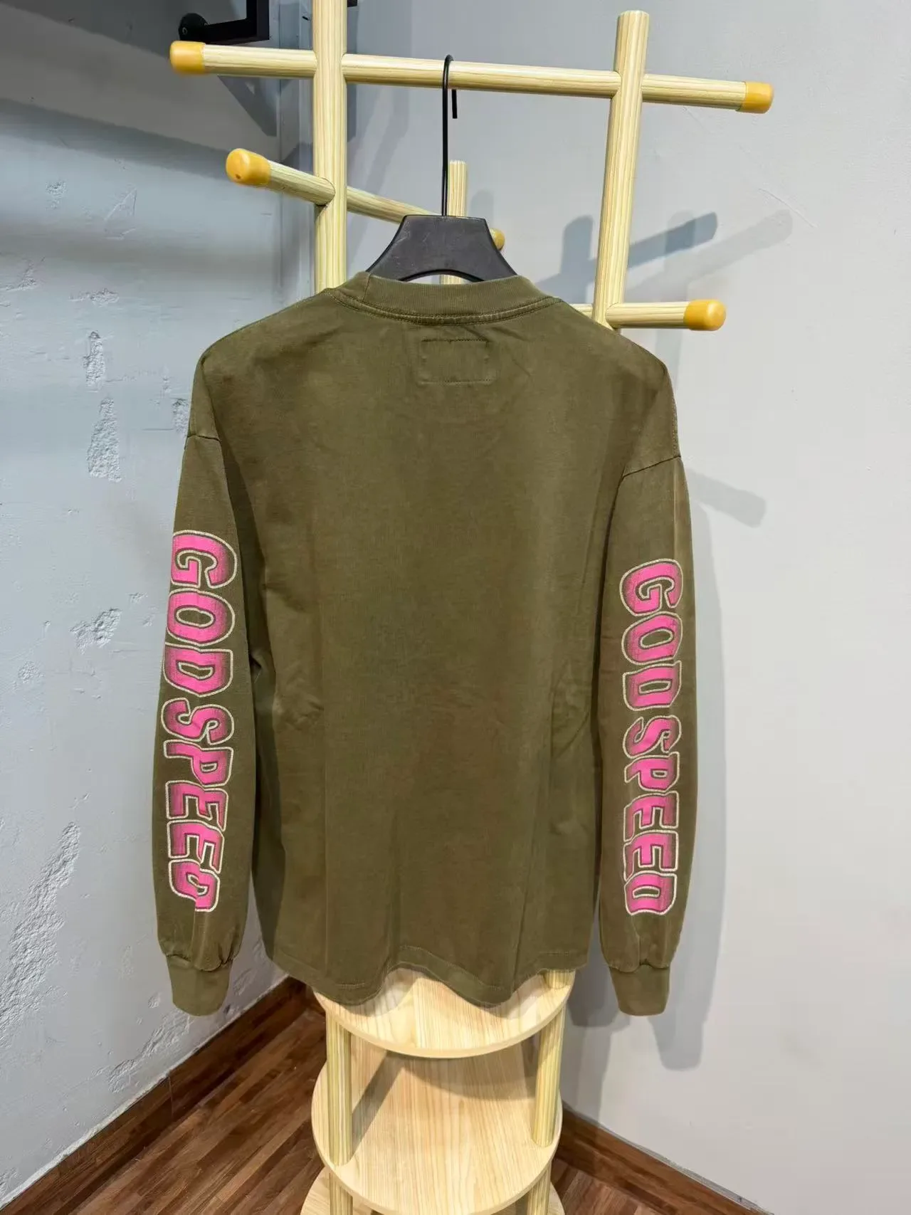 Camiseta Godspeed manga longa gola redonda estampa gráfica 14