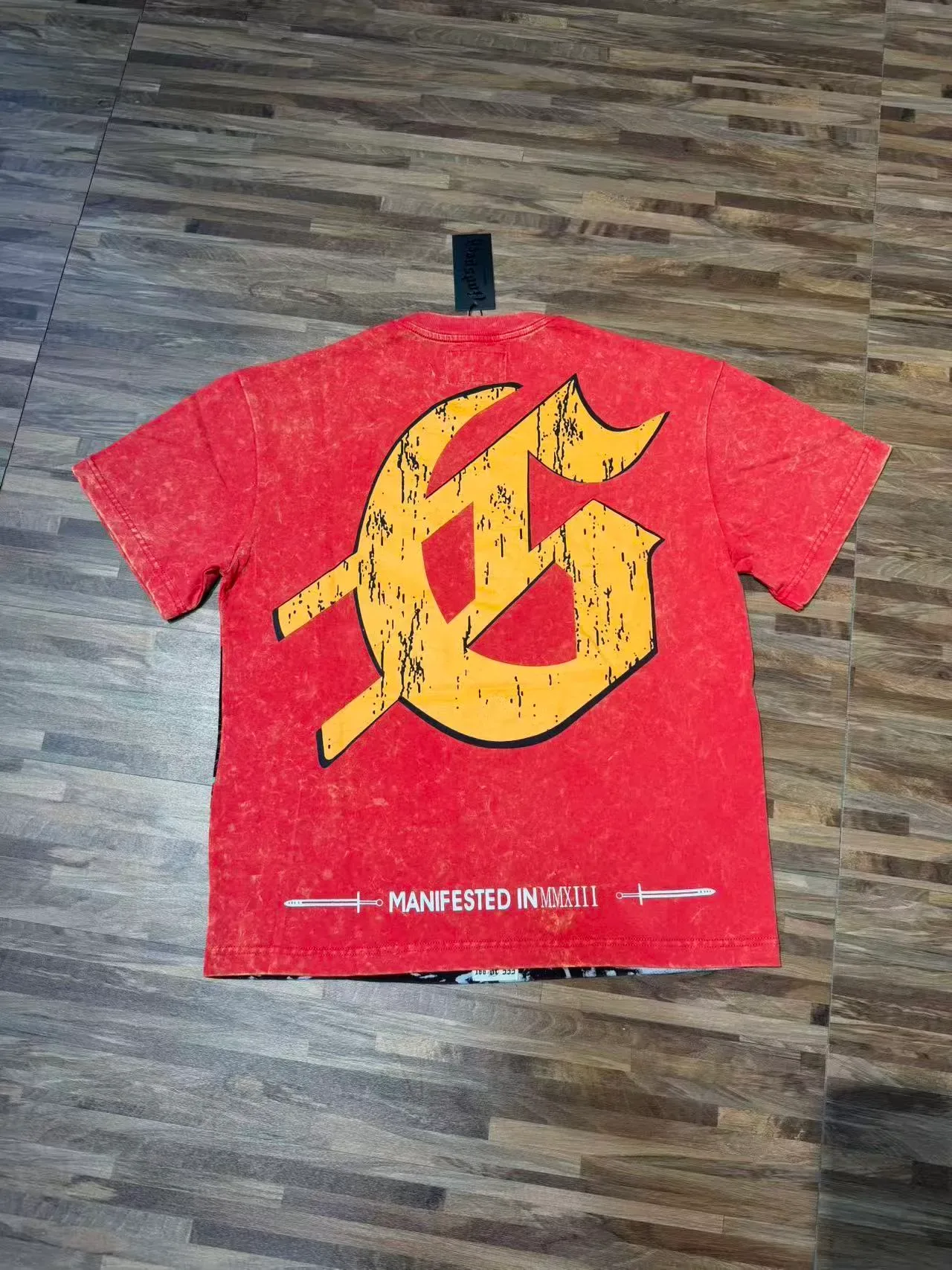 Camiseta Godspeed roja y verde de lavado ácido con estampado graffiti 3