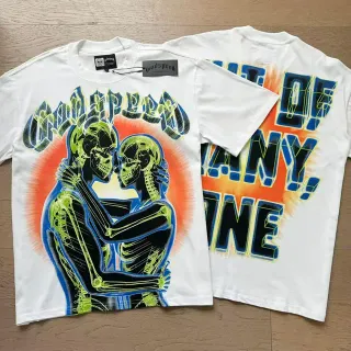 T-shirt Godspeed imprimé graphique étreinte de squelette