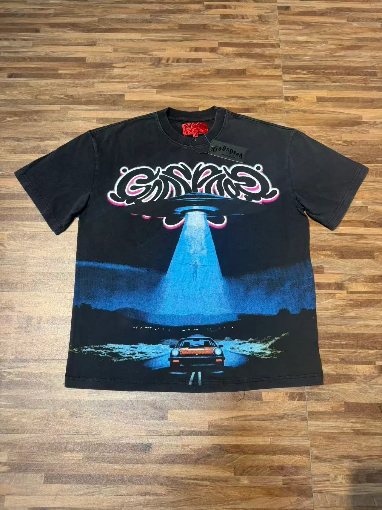 Camiseta negra Godspeed con estampado gráfico UFO 2