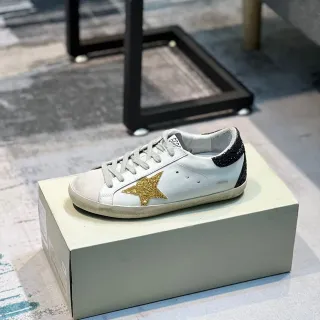 Golden Goose Super-Star White Gold tênis lifestyle de couro distressed com glitter