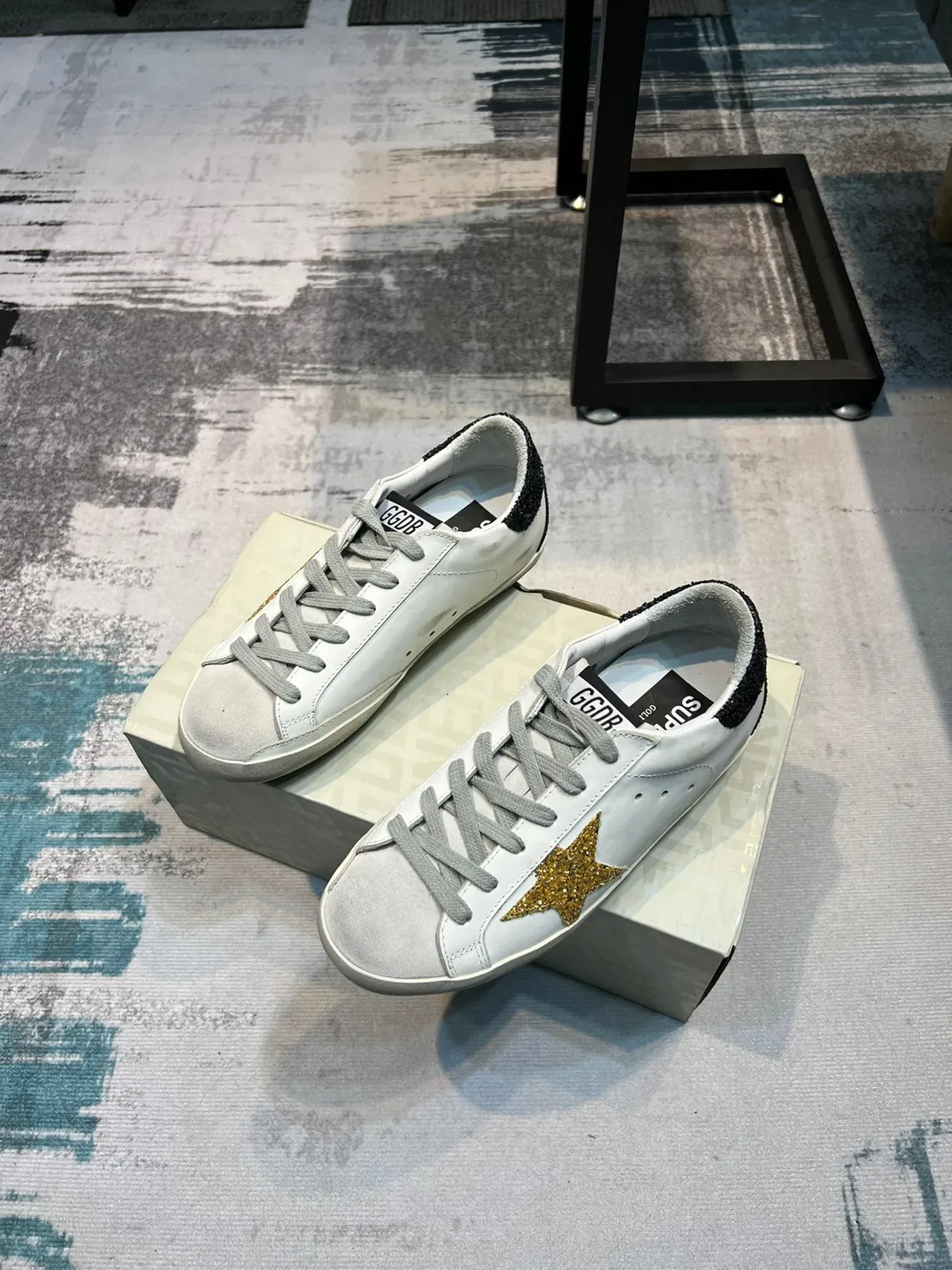 Golden Goose Super-Star White Gold zapatillas lifestyle de cuero distressed con glitter 5