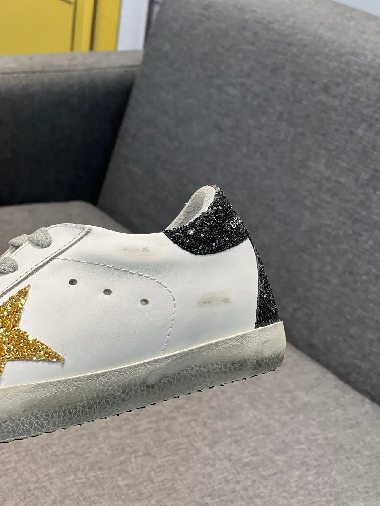 Golden Goose Super-Star White Gold zapatillas lifestyle de cuero distressed con glitter 8
