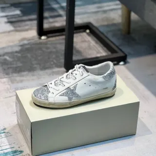 Golden Goose Super-Star Detalhe Branco Prata Sola de Borracha Desgastada Tênis Lifestyle