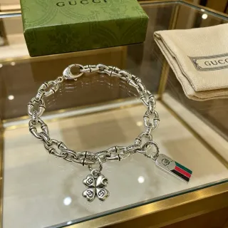 Gucci सلسलة الخوص الفضية متعددة الألوان منحوتة بعلامة العلامة سوار