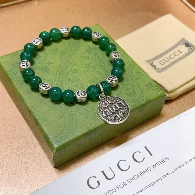 Gucci Pulseira com Contas de Pedras Verdes e Pingente Prateado 2