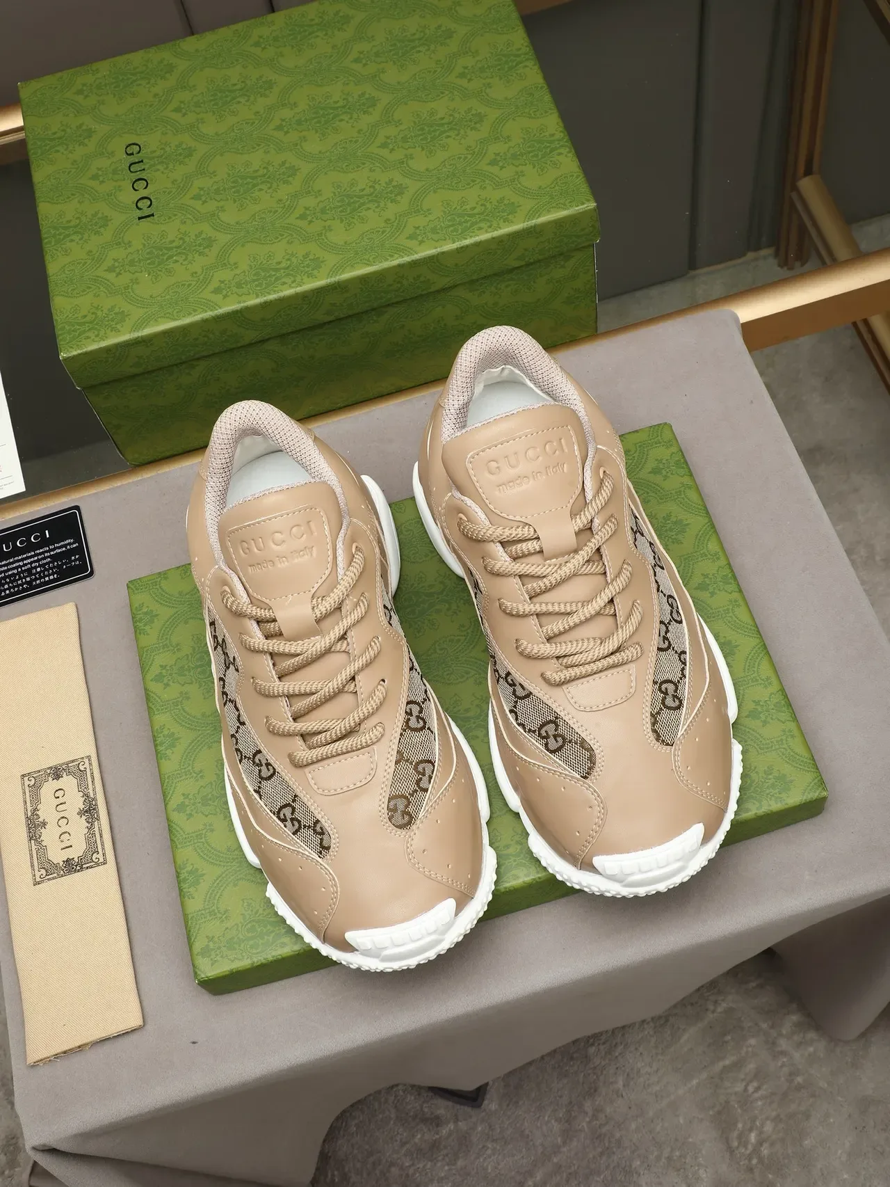 Gucci Beige Blanc Cuir Et GG-Monogram Maille Semelle Sculptée Sneakers Lifestyle 2