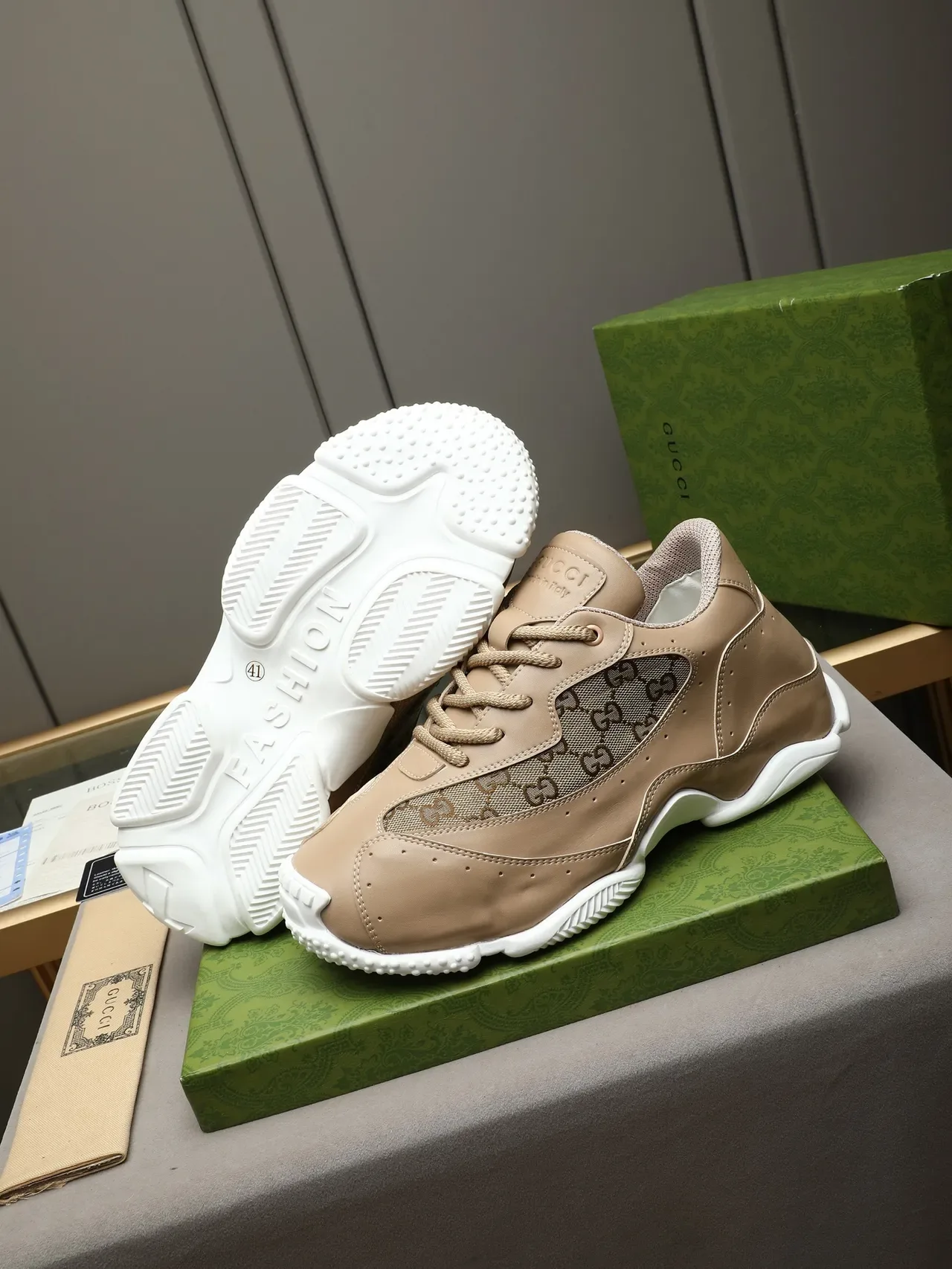 Gucci Beige Blanc Cuir Et GG-Monogram Maille Semelle Sculptée Sneakers Lifestyle 4