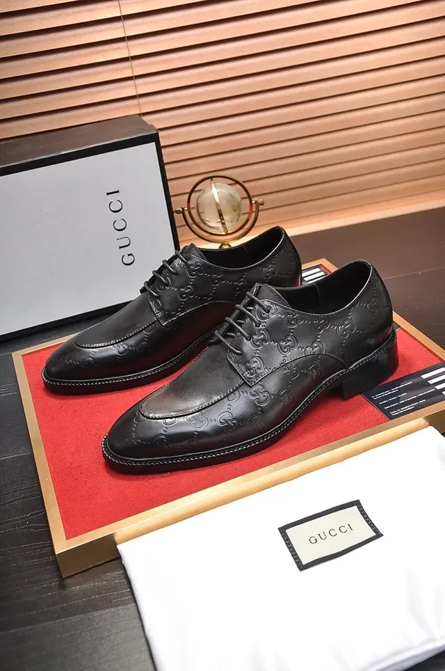 Gucci Chaussures Oxford à embout noir avec monogramme GG embossed 4