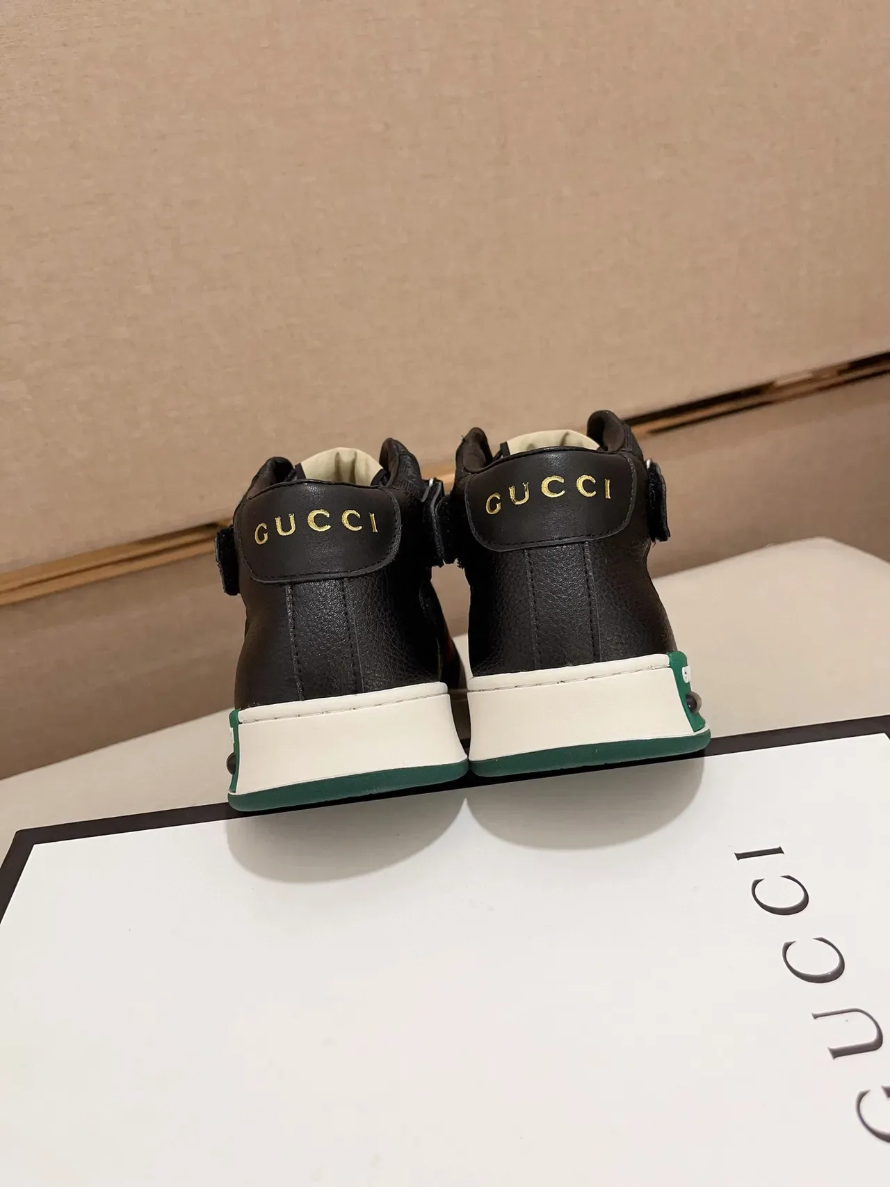 Gucci काले हरे हाई-टॉप चमड़े और कैनवास लाइफस्टाइल स्नीकर्स 8