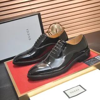 Gucci काली पेटेंट लेदर कैप-टो ऑक्सफोर्ड जूते