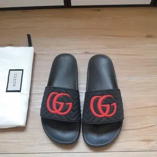 Gucci 黑色红色绗缝带互锁 GG Logo 拖鞋