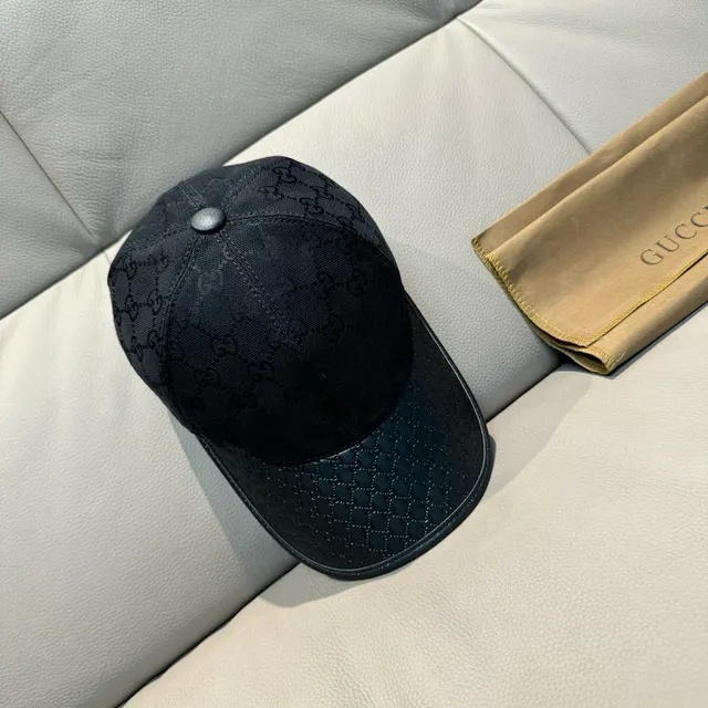 Boné de beisebol Gucci de couro preto com monograma GG Jacquard tonal embossed com aba de couro 3