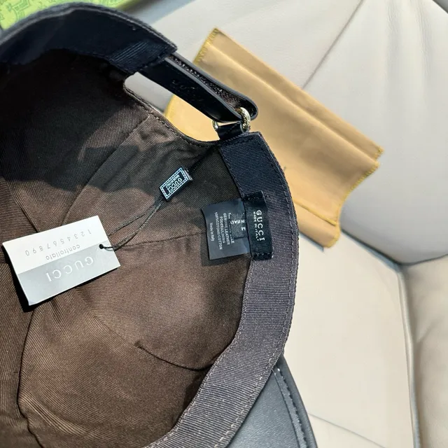 Boné de beisebol Gucci de couro preto com monograma GG Jacquard tonal embossed com aba de couro 4