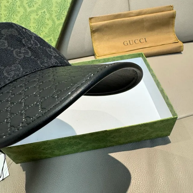 Boné de beisebol Gucci de couro preto com monograma GG Jacquard tonal embossed com aba de couro 5
