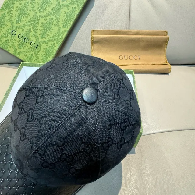 Boné de beisebol Gucci de couro preto com monograma GG Jacquard tonal embossed com aba de couro 6