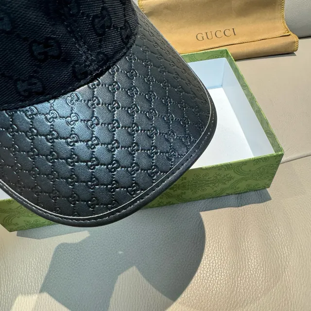 Boné de beisebol Gucci de couro preto com monograma GG Jacquard tonal embossed com aba de couro 7