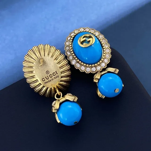Gucci Boucles d'Oreilles Ovales en Résine Bleu et Or avec Borde de Cristaux Incrustés 3