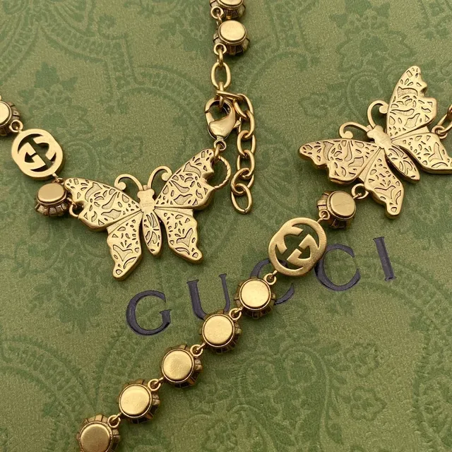 Gucci Colar Borboleta com Cristais em Tono Dourado 2