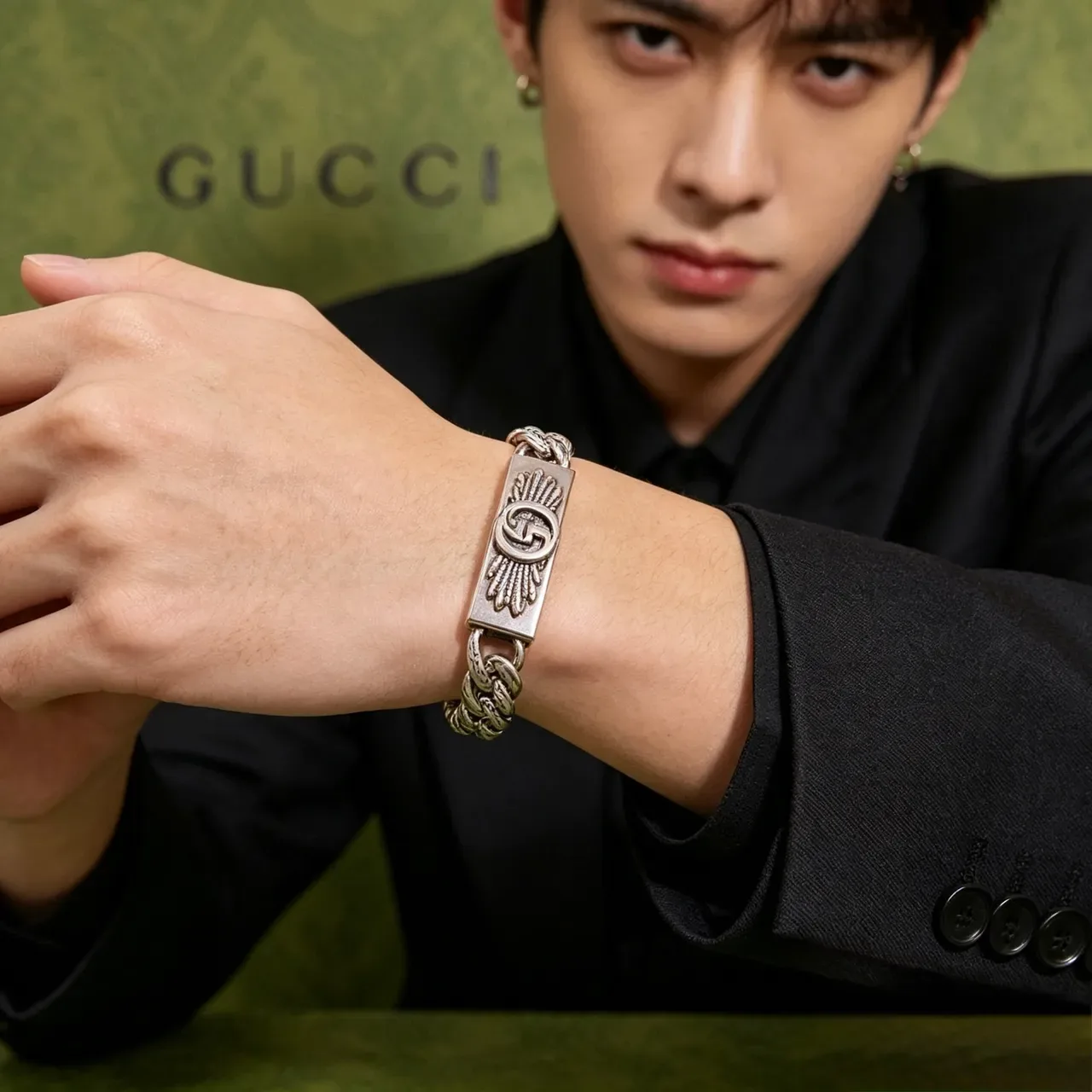 Gucci Dionysus Pulsera Cadena Curb-Link Gruesa Plata con Motivos de Alas Grabados 4