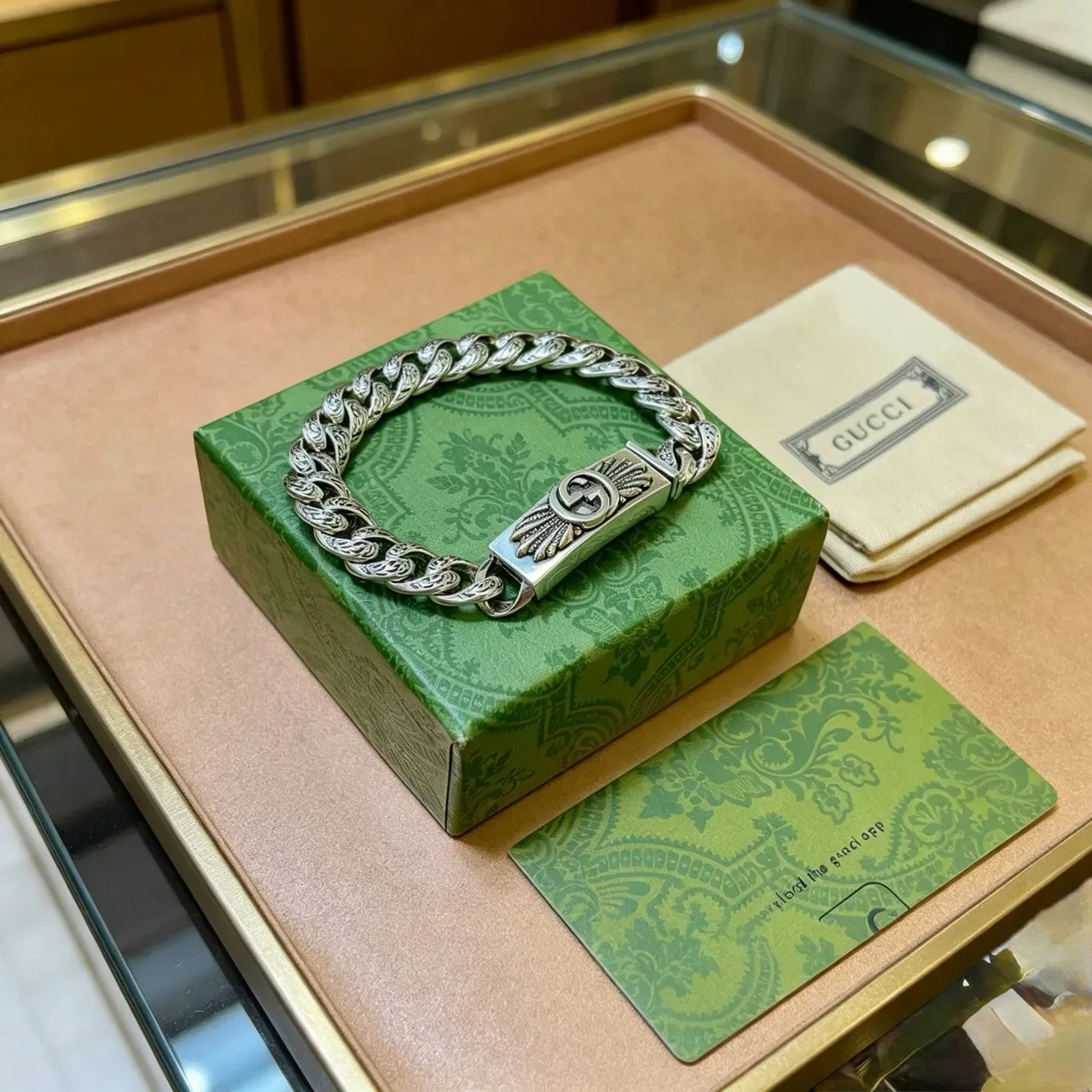 Gucci Dionysus Pulsera Cadena Curb-Link Gruesa Plata con Motivos de Alas Grabados 5