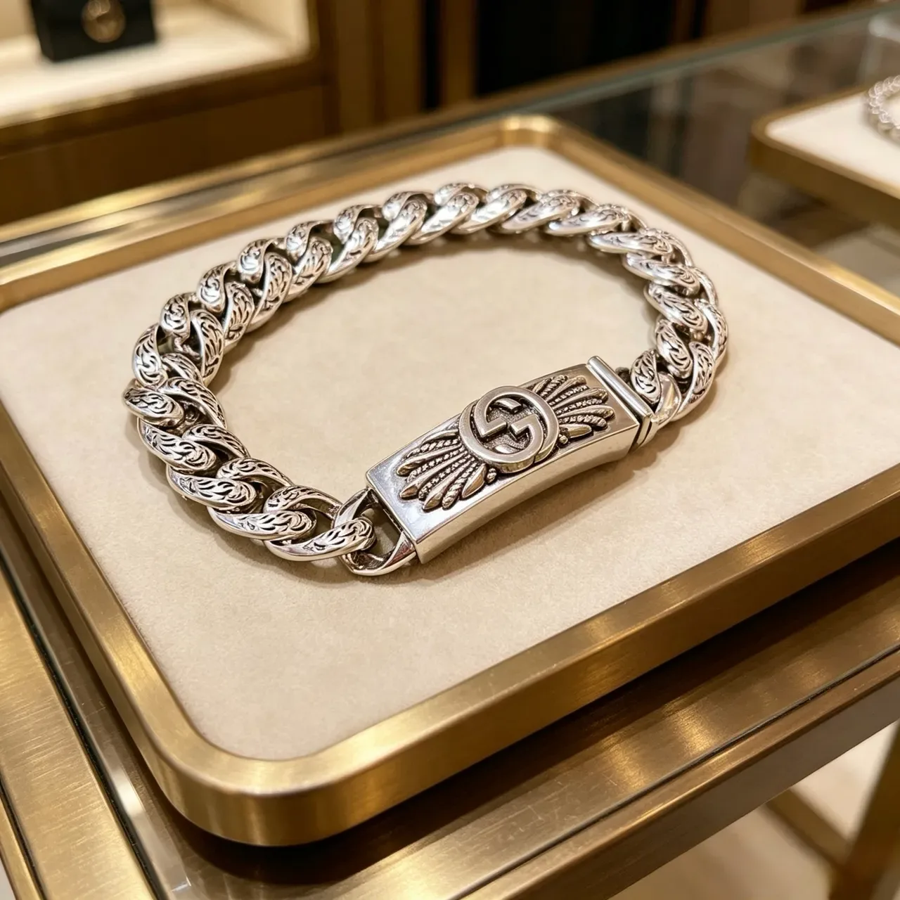 Gucci Dionysus Pulsera Cadena Curb-Link Gruesa Plata con Motivos de Alas Grabados 6